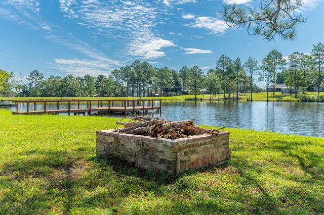 402 Ten Lake Drive, Defuniak Springs, FL 32433