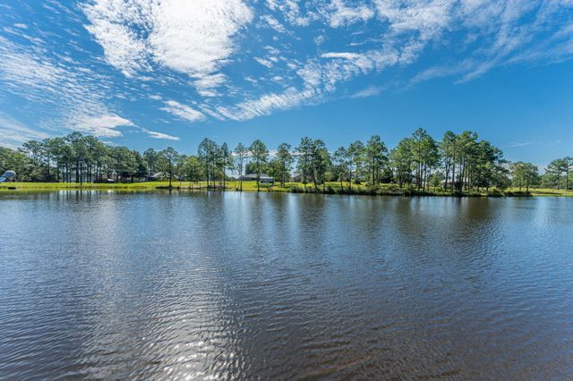 402 Ten Lake Drive, Defuniak Springs, FL 32433