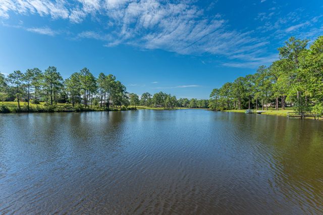 402 Ten Lake Drive, Defuniak Springs, FL 32433