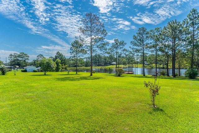 402 Ten Lake Drive, Defuniak Springs, FL 32433