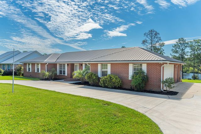 402 Ten Lake Drive, Defuniak Springs, FL 32433