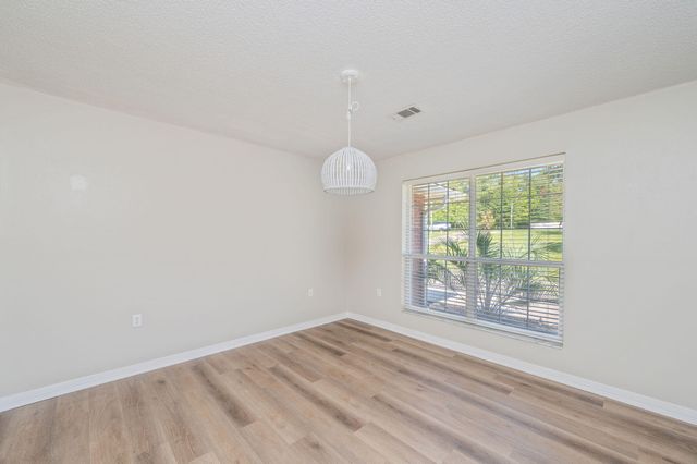 402 Ten Lake Drive, Defuniak Springs, FL 32433