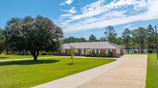 402 Ten Lake Drive, Defuniak Springs, FL 32433