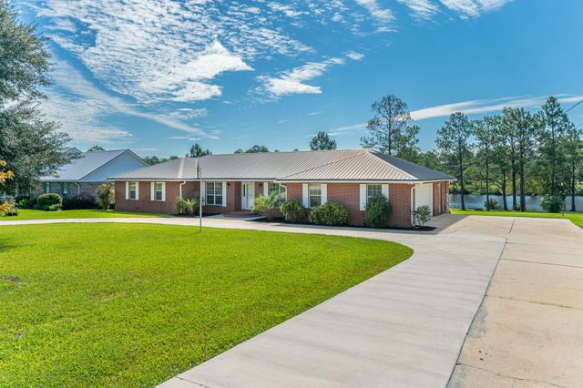 402 Ten Lake Drive, Defuniak Springs, FL 32433