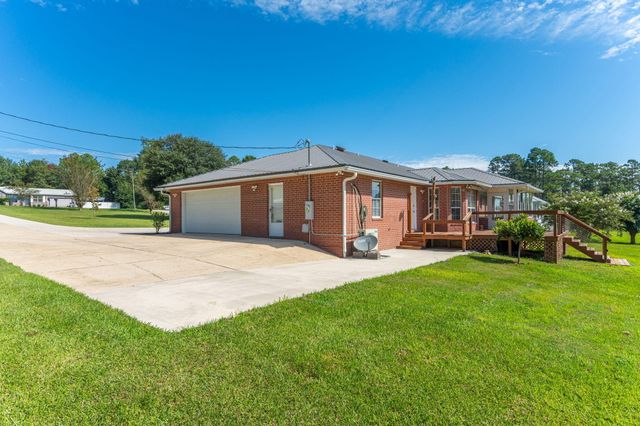 402 Ten Lake Drive, Defuniak Springs, FL 32433