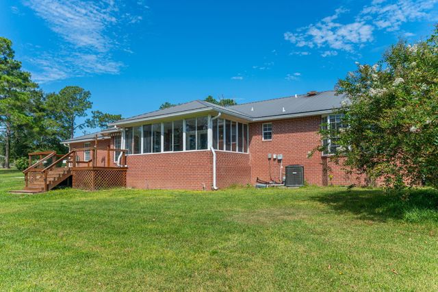 402 Ten Lake Drive, Defuniak Springs, FL 32433