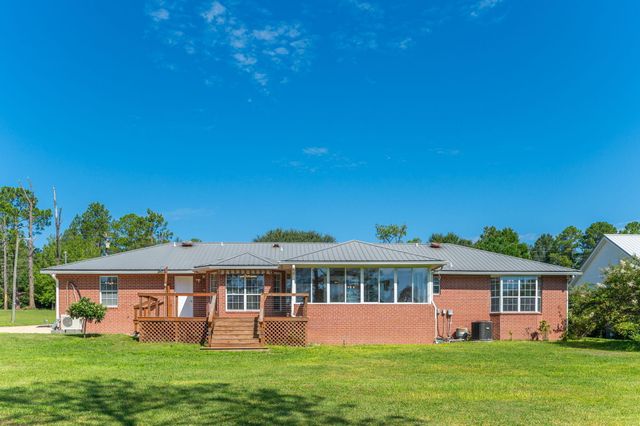 402 Ten Lake Drive, Defuniak Springs, FL 32433