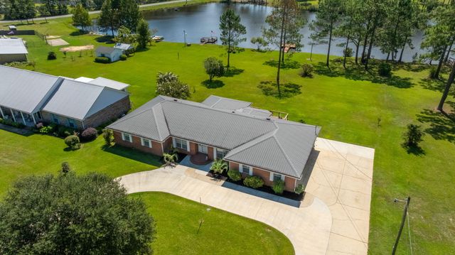 402 Ten Lake Drive, Defuniak Springs, FL 32433