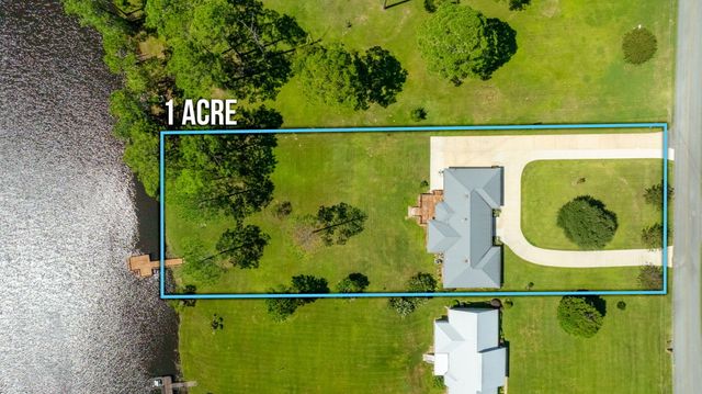 402 Ten Lake Drive, Defuniak Springs, FL 32433