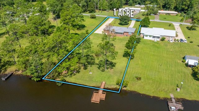 402 Ten Lake Drive, Defuniak Springs, FL 32433