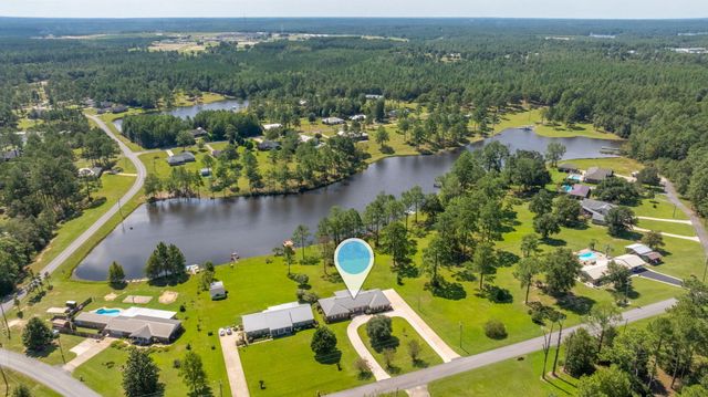 402 Ten Lake Drive, Defuniak Springs, FL 32433