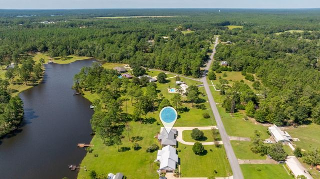 402 Ten Lake Drive, Defuniak Springs, FL 32433