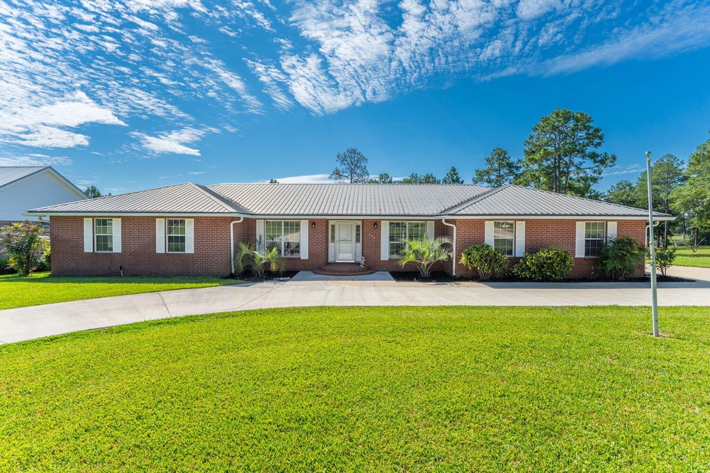 402 Ten Lake Drive, Defuniak Springs, FL 32433