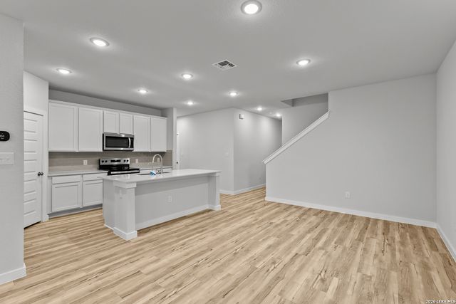 8424 Rocket View, San Antonio, TX 78263