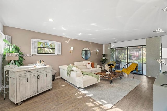 149 NW 70th St 101C, Boca Raton, FL 33487