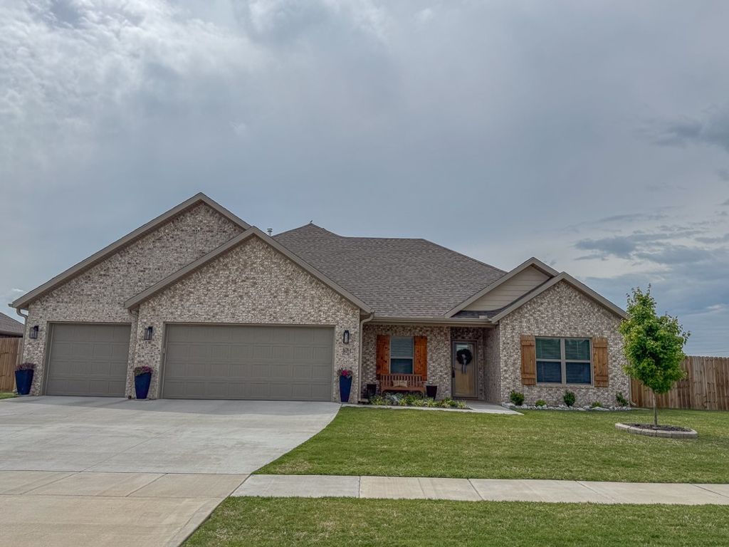 171 N Banner Avenue, Farmington, AR 72730