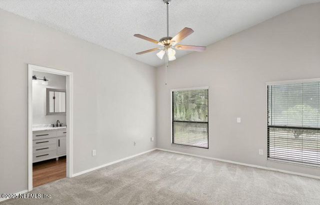 10259 CLASSIC OAK Road N, Jacksonville, FL 32225