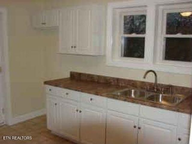 517 Cherry St, Lafollette, TN 37766