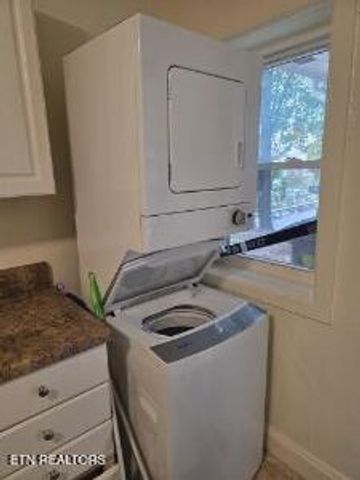 517 Cherry St, Lafollette, TN 37766