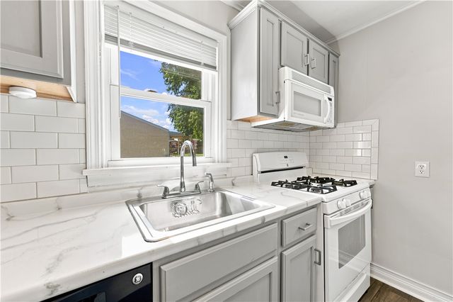 97 1st St, Ross Twp, PA 15229