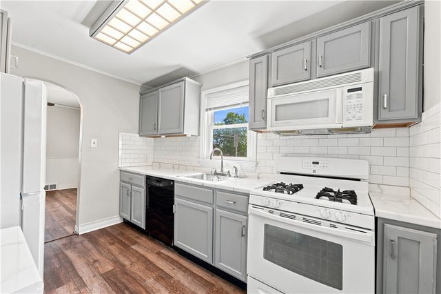 97 1st St, Ross Twp, PA 15229