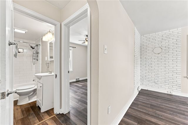 97 1st St, Ross Twp, PA 15229