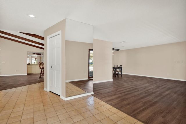 401 RUNNING HORSE ROAD, Seffner, FL 33584