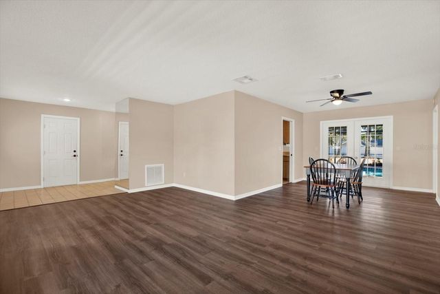 401 RUNNING HORSE ROAD, Seffner, FL 33584