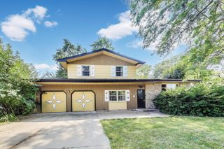 2209 E Sand Lake Road, Lindenhurst, IL 60046