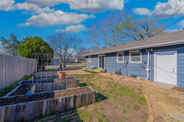 6400 N Longmont, Park City, KS 67219