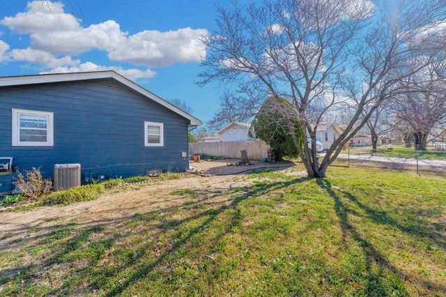 6400 N Longmont, Park City, KS 67219