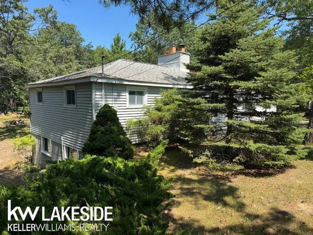 9600 Point Charities Avenue, Sand Point, MI 48755