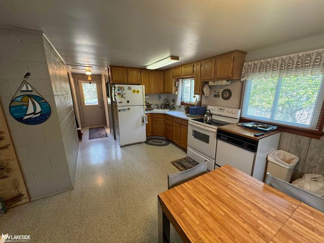 9600 Point Charities Avenue, Sand Point, MI 48755