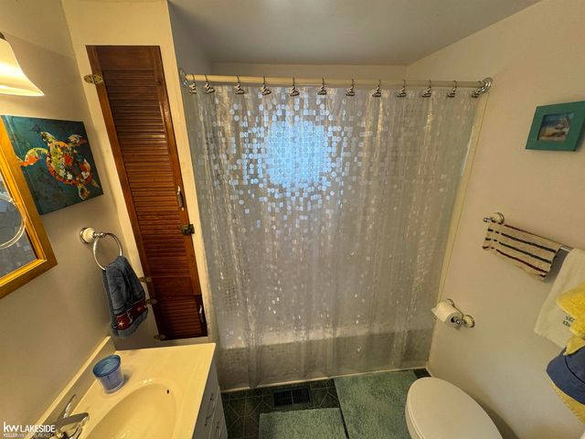 9600 Point Charities Avenue, Sand Point, MI 48755