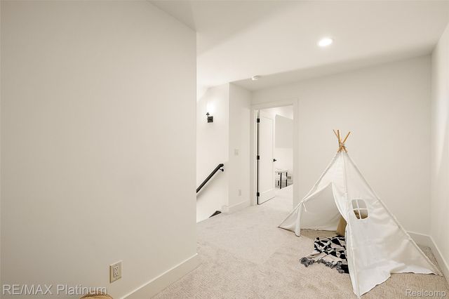 66893 Meadowlands Court, Washington Township, MI 48095