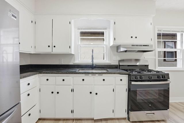 3722 Queen Avenue N, Minneapolis, MN 55412