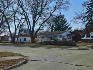 23336 Allor Street, Saint Clair Shores, MI 48082