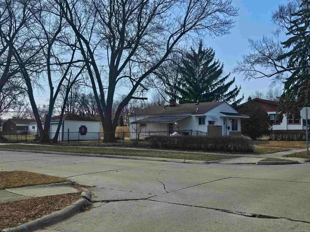 23336 Allor Street, Saint Clair Shores, MI 48082