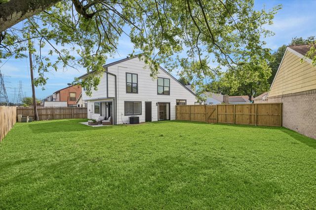 9203 Belle Park Drive, Houston, TX 77099