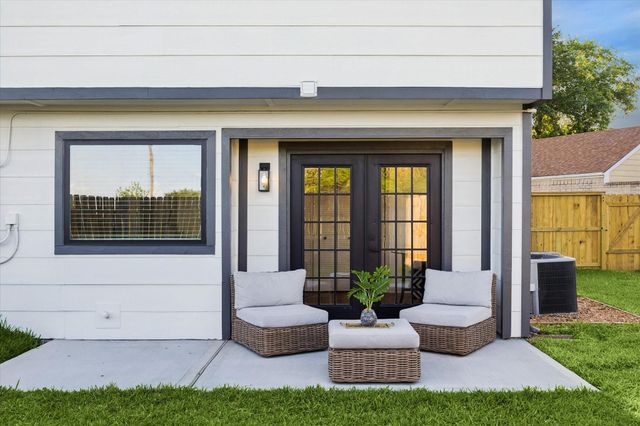 9203 Belle Park Drive, Houston, TX 77099