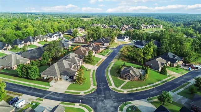 1905 NE Chaucer Street, Bentonville, AR 72712