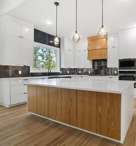 1905 NE Chaucer Street, Bentonville, AR 72712