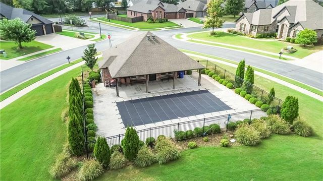 1905 NE Chaucer Street, Bentonville, AR 72712