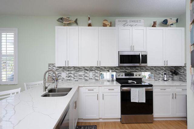 520 NW Galatone Court, Port St Lucie, FL 34986