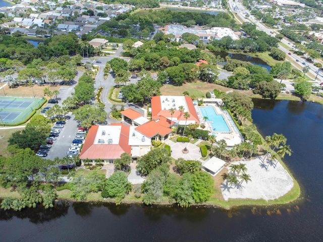 520 NW Galatone Court, Port St Lucie, FL 34986