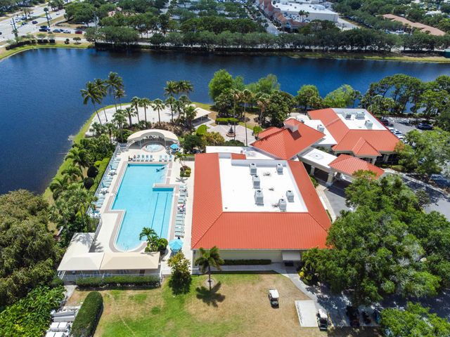 520 NW Galatone Court, Port St Lucie, FL 34986