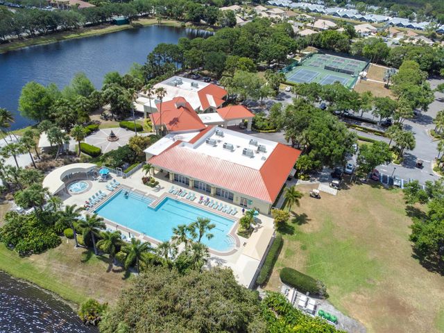 520 NW Galatone Court, Port St Lucie, FL 34986