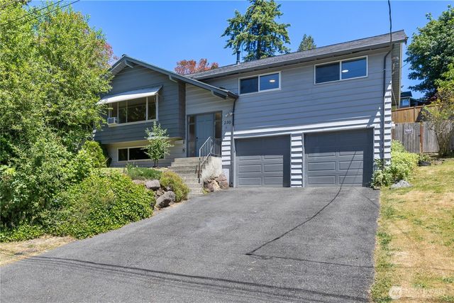 203 105th Avenue SE, Bellevue, WA 98004