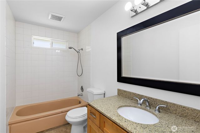 203 105th Avenue SE, Bellevue, WA 98004