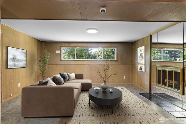 203 105th Avenue SE, Bellevue, WA 98004